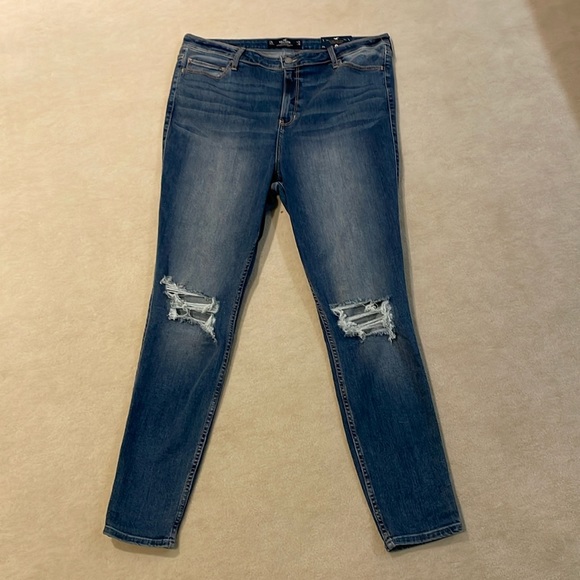 Hollister Denim - NWT Hollister Ultra High rise super skinny jeans in size 35